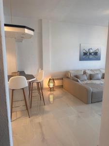 Χώρος καθιστικού στο the delta suites