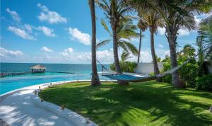 Příroda nedaleko vily + 36 fotografií