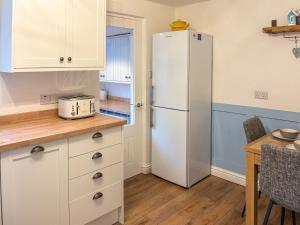 Kuchyň nebo kuchyňský kout v ubytování Thistle Cottage