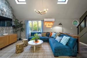 Posezení v ubytování Sleeps 14 Hot Tub Sauna Game Room Fire Pit + 68 fotografií