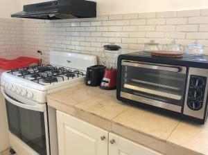 Una cocina o cocineta en Garden view apartment