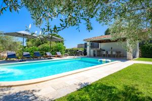 Bazén v ubytování Villa Veromi with private pool in Istria nebo v jeho okolí