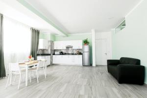 Kuchyň nebo kuchyňský kout v ubytování Condo with convenient location