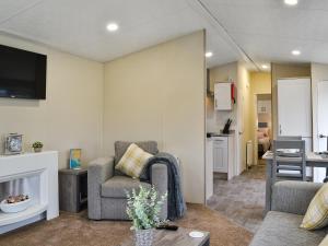 a living room with a couch and a chair at Rosie's Retreat - Uk46724 in Bridlington