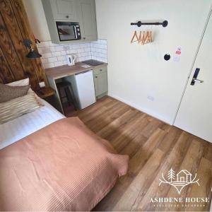 Kuchyň nebo kuchyňský kout v ubytování Breeze Room 10 - Peaceful Single - New Forest