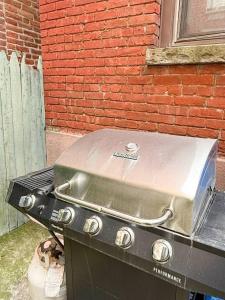 Imagen de la galería de Old Charm Modern Comfort 5 min to NYC BBQ, en Union City