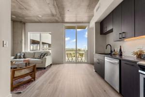 Køkken eller tekøkken på Channelside - Near Everything in Tampa! Ybor DT