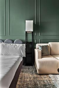 Postel nebo postele na pokoji v ubytování Cozy Ybor Studio Free Pool Near DT