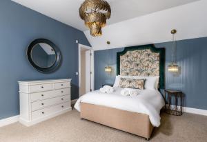 Katil atau katil-katil dalam bilik di Craighall House Stunning River Tay Views and Garden