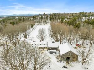 Cozy Newly Renovated 1BR on a Horse Farm v zimě
