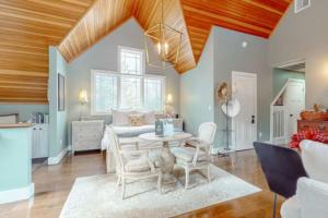 Χώρος καθιστικού στο The Spa Loft at Crescent Lake