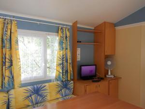 TV a/nebo společenská místnost v ubytování Camping Bellevue