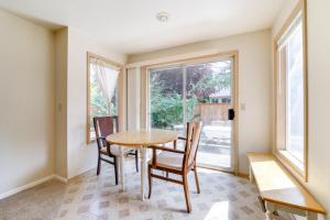 Gambar di galeri bagi Walk to Hiking Trails Renton Home with Fenced Yard! di Renton