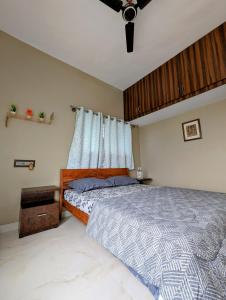 Vānivilāsa PuramにあるVilla 3 BHK - Asmitheのベッドルーム1室(ベッド1台付)