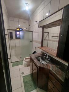 Ванная комната в Haja Luz Casa Pousada no Centro de Itaqua