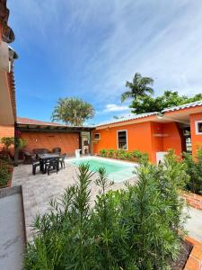 Swimmingpoolen hos eller tæt på Residencial Nosso Sonho - Aptos Completos 150m do Mar com Piscina