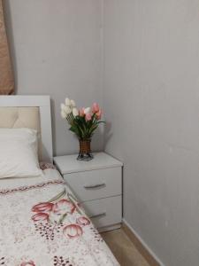 Ένα ή περισσότερα κρεβάτια σε δωμάτιο στο Metohu Guest Room