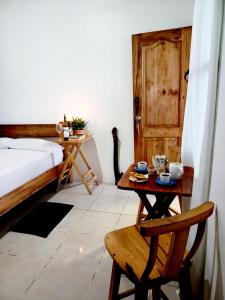 a bedroom with a bed and a table and a chair at Casa Mafer Lodge in Montañita