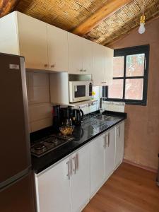 Η κουζίνα ή μικρή κουζίνα στο Refugios Pisco Elqui Lodge