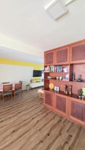 Dapur atau dapur kecil di Belo apartamento compartilhado beira mar no centro de BC +14 gambar