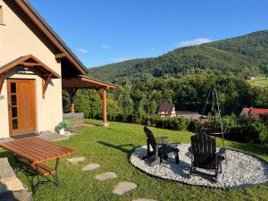 a backyard with a picnic table and two chairs and a swing at Hoya Hoya in Międzybrodzie Bialskie