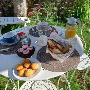 a picnic table with food and drinks on it at Boufavent in Salettes