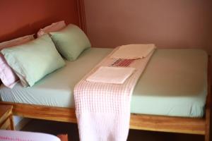 Postel nebo postele na pokoji v ubytování campement les baobabs Abene plage