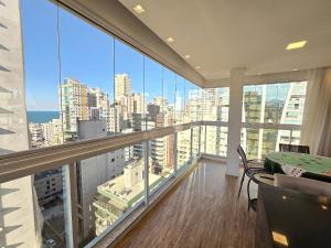 Φωτογραφία από το άλμπουμ του APT 1201 - 3 Suítes - Meia Praia - Deslumbrante σε Meia Praia