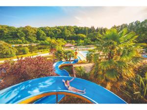 Hồ bơi trong/gần Camping Landudec