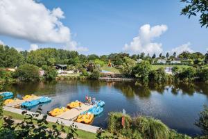 Tầm nhìn suối chảy gần resort