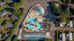 Hồ bơi trong/gần Camping Landudec