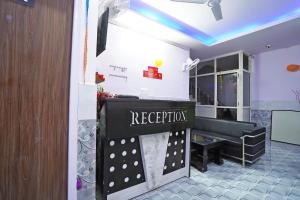 a salon with a black reception desk in a room at Hotel O Plus One Hotel Residency in New Delhi
