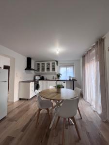 a kitchen and dining room with a table and chairs at chez mamy in Reguisheim