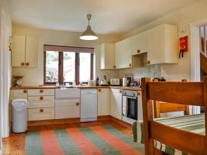 Η κουζίνα ή μικρή κουζίνα στο Swift Cottage