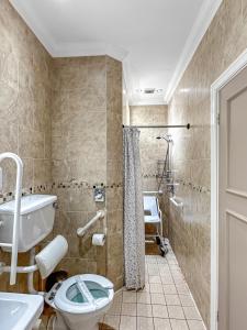 Koupelna v ubytování Granada Apartments Burbage