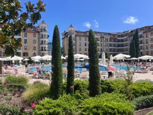 Piscina de la sau aproape de Apartament Royal Sun Romantic - 5 min to the beach