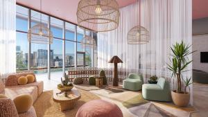 ein Wohnzimmer mit großen Fenstern und Möbeln in der Unterkunft Sentral Sol Modern in Phoenix