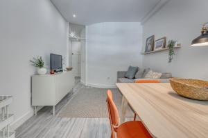 TV a/nebo společenská místnost v ubytování OPORTO GUEST Marquês Square