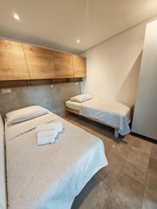 Postel nebo postele na pokoji v ubytování Sea view Lunesa by Vellaris, Luxury Mobile Home