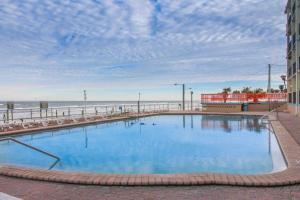 Piscina de la sau aproape de Daytona Beach Days
