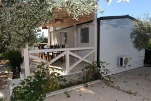 Galeriebild der Unterkunft Mobile Homes Holiday Olive Garden in Jadrija