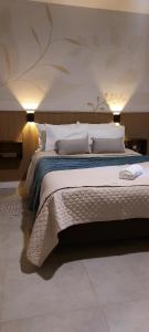 a bedroom with a large bed with white pillows at Espaço Harmonia - um apartamento inteiro e aconchegante para vc! in Curitiba