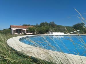a swimming pool with a house in the background at Casas de Epoca -Limerencia in Charbonier