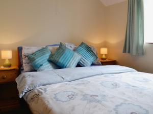 Voodi või voodid majutusasutuse Cherrytree Cottage - 29937 toas