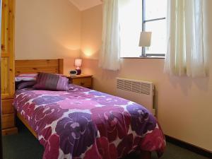 Voodi või voodid majutusasutuse Cherrytree Cottage - 29937 toas