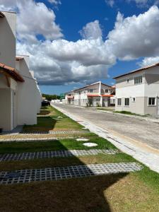 a street in a village with at Casa aconchegante em Parnaíba in Parnaíba +15 photos