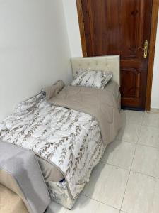 an unmade bed in the corner of a room at قصر الضيافه in Medina