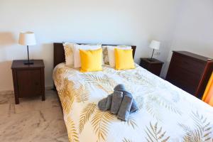 En eller flere senge i et værelse på 4 Bed Duplex with Stunning Sea Views + 19 billeder