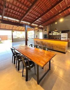 Kuchyň nebo kuchyňský kout v ubytování Rancho Palmeira Diversão e Descanso em um Só Lugar