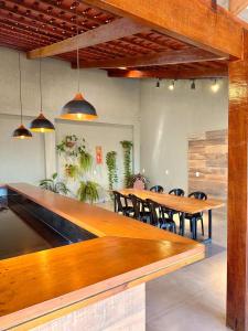 Restaurace v ubytování Rancho Palmeira Diversão e Descanso em um Só Lugar